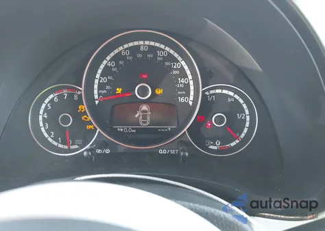 2016 Volkswagen Beetle 1.8T Classic z USA, uszkodzony, nr VIN 3VWF17AT8GM637053